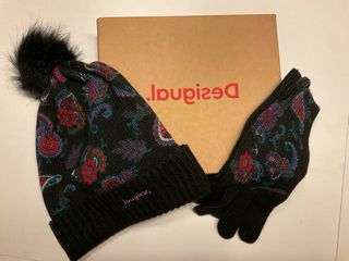 Conjunto Gorro y Guantes Desigual