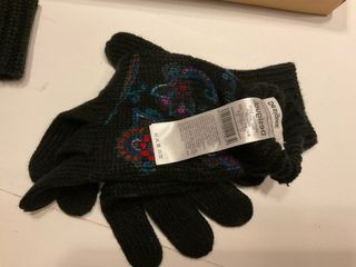 Conjunto Gorro y Guantes Desigual
