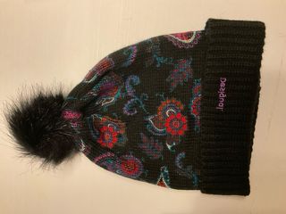 Conjunto Gorro y Guantes Desigual