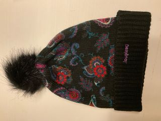 Conjunto Gorro y Guantes Desigual