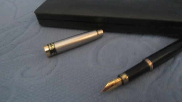 PLUMA BAÑO ORO AÑOS 50 ALEMANA