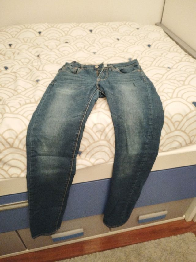 Pantalon vaquero Levis talla 16