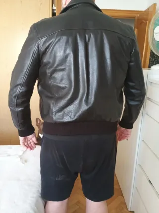 Cazadora cuero hombre. Zara.