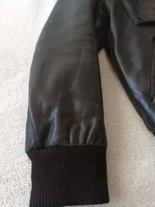 Cazadora cuero hombre. Zara.