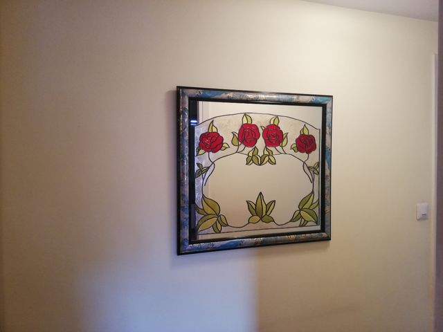 Espejo enmarcado y decorado