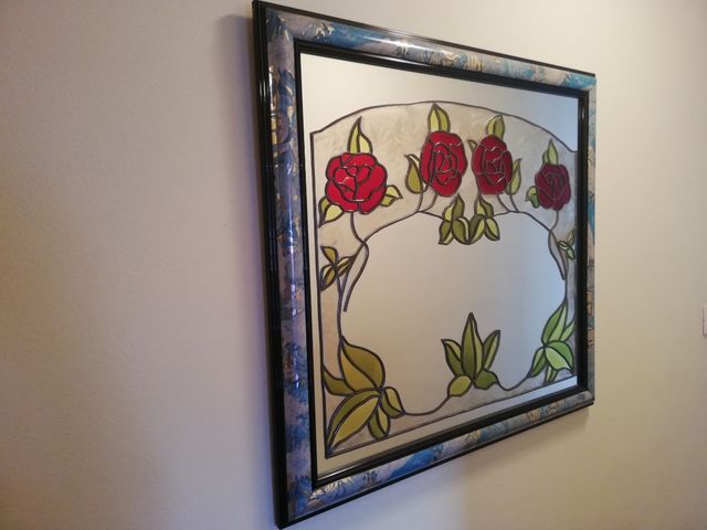 Espejo enmarcado y decorado