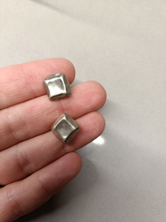 Pendientes uno de 50