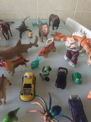 Vàrios brinquedos formato animal/entre outros