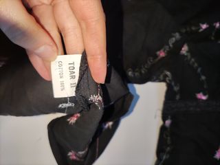Camisa negra flores 