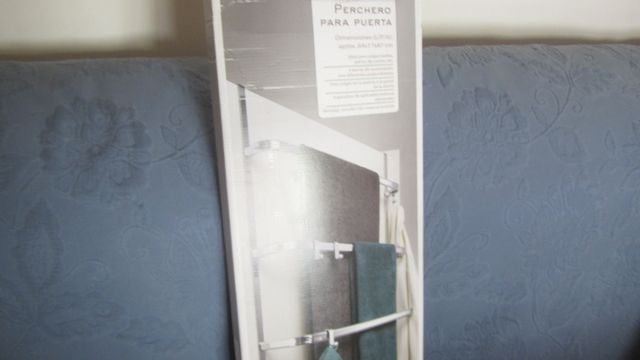 PERCHERO PARA PUERTA NUEVO SIN USAR MUY AMPLIO