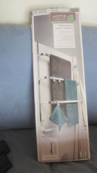 PERCHERO PARA PUERTA NUEVO SIN USAR MUY AMPLIO