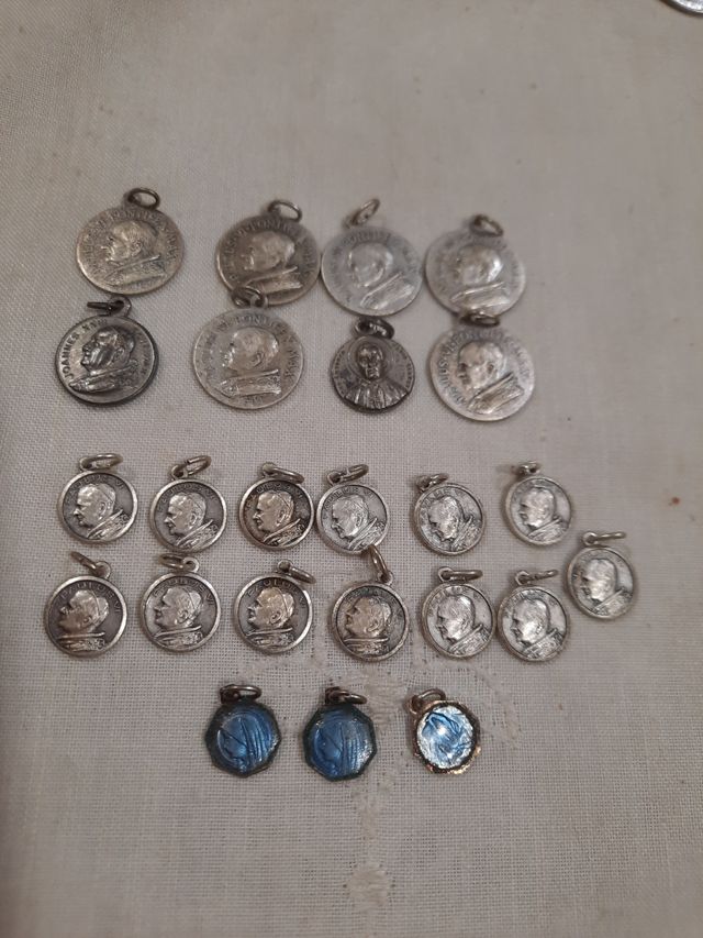 Medaglie di diverse dimensioni