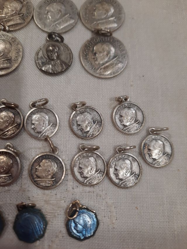 Medaglie di diverse dimensioni