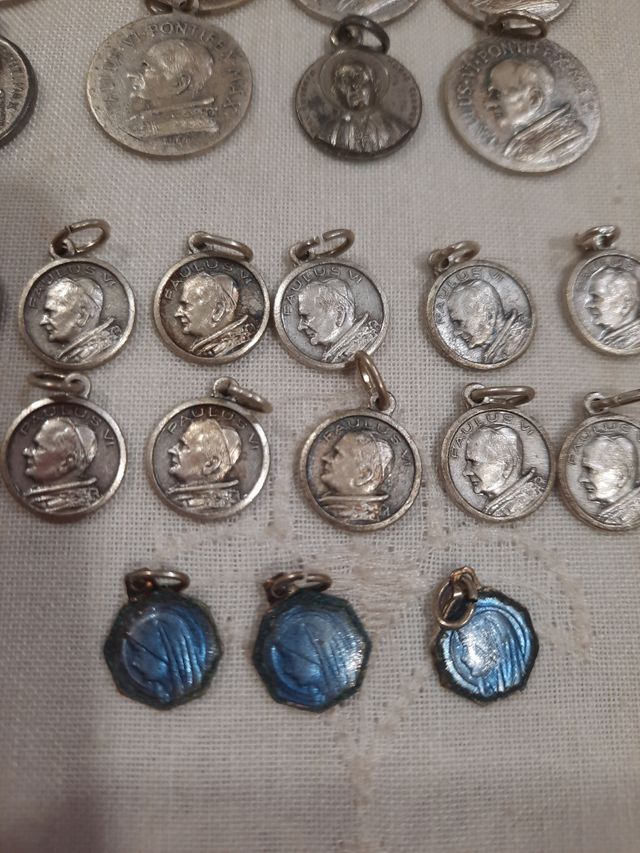 Medaglie di diverse dimensioni