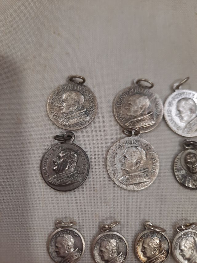 Medaglie di diverse dimensioni