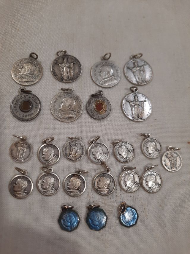 Medaglie di diverse dimensioni