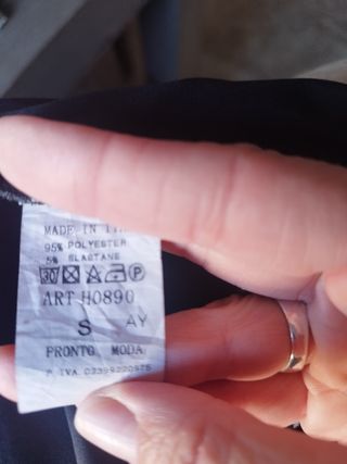 Falda corta mujer negra y blanca