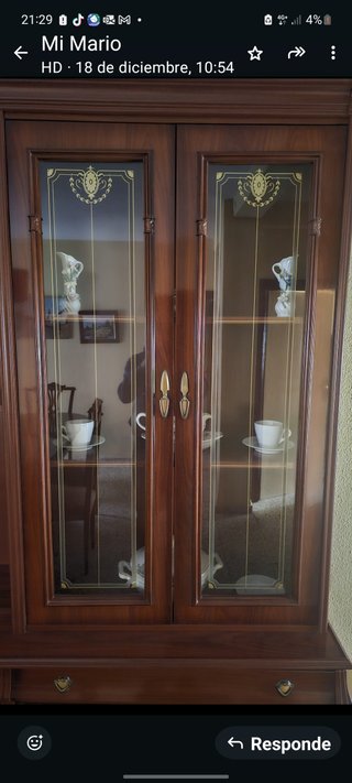 Mueble y mesa comedor. 45€ el conjunto.