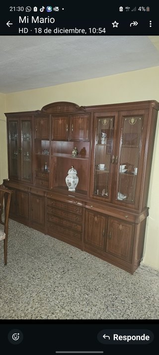 Mueble y mesa comedor. 45€ el conjunto.