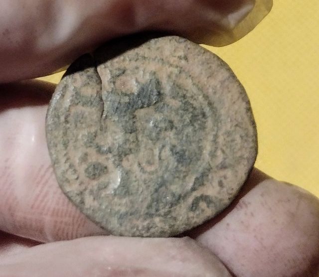 Moneda por clasificar y lompiar