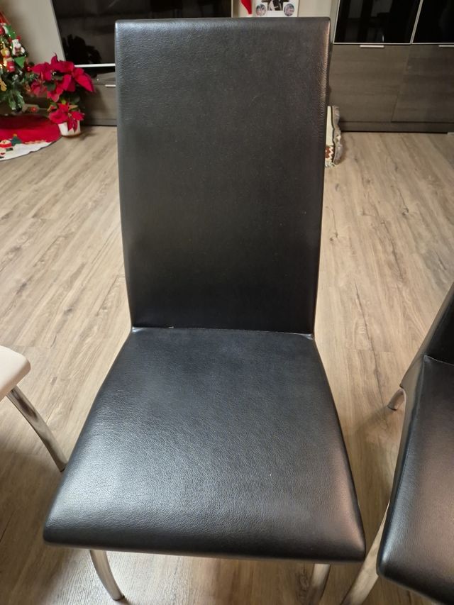 Sillas polipiel salón