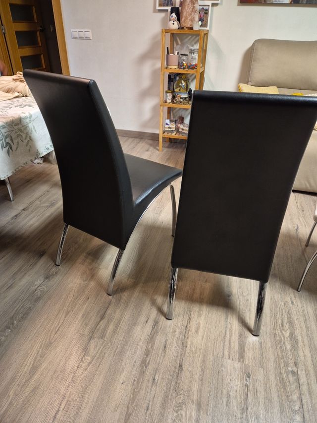 Sillas polipiel salón