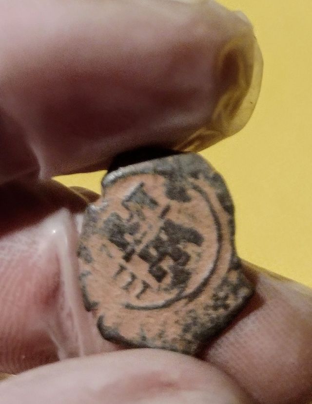 Lote de tres monedas por clasificar