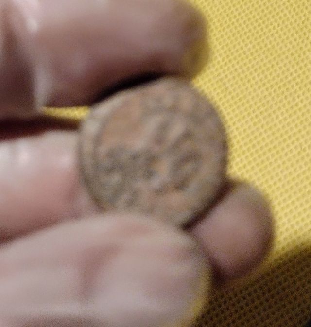 Lote de tres monedas por clasificar