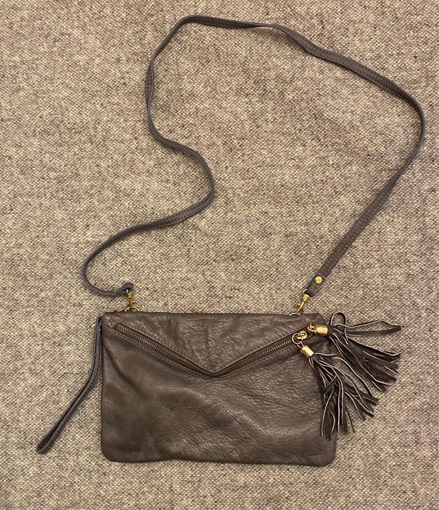 Bolso de piel gris