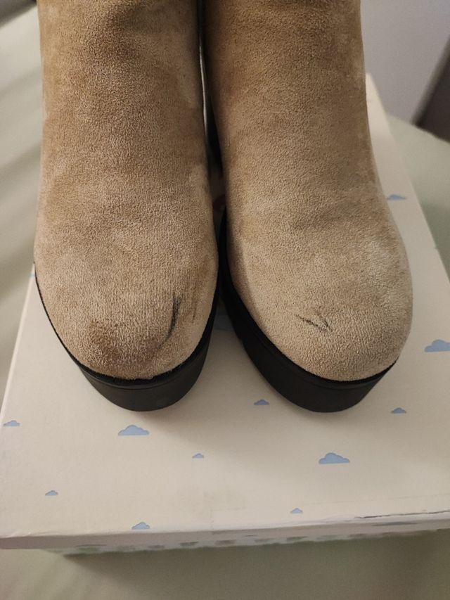 Botín tacón con plataforma ante.