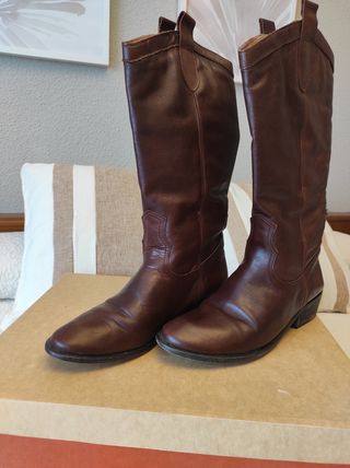 Botas Altas Marrones de Piel