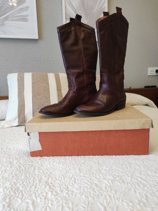 Botas Altas Marrones de Piel
