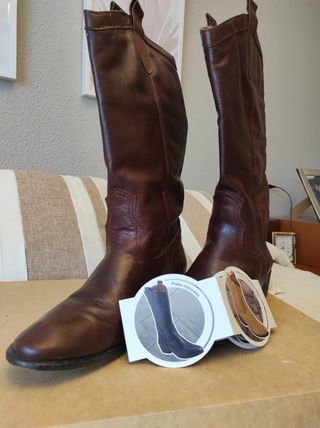 Botas Altas Marrones de Piel