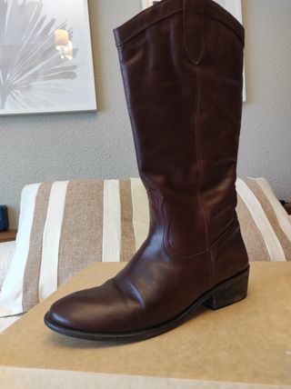 Botas Altas Marrones de Piel