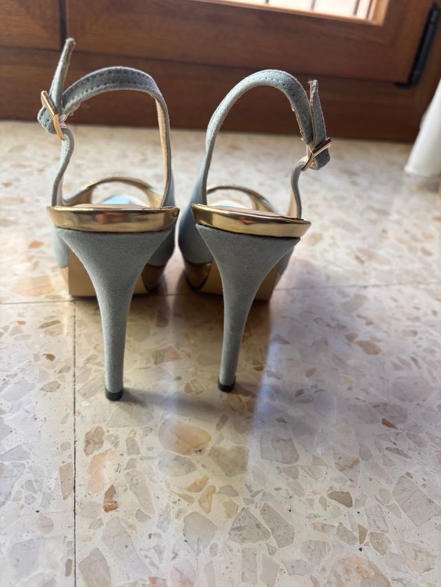 Zapato destalonado tacón