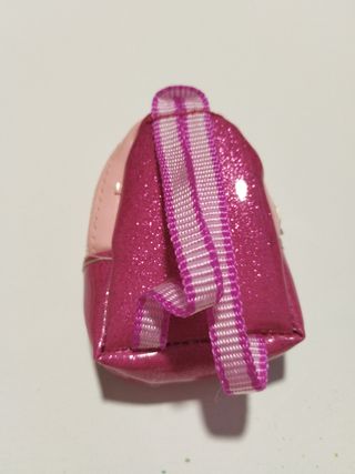 Mochila para muñecas tipo Barbie.