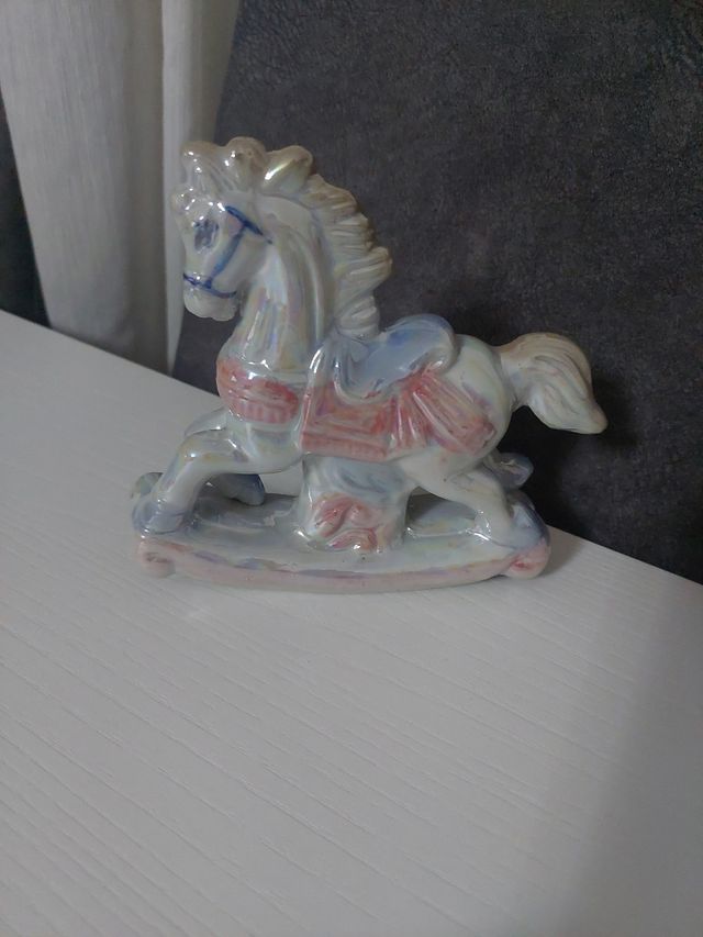 Figura caballo de porcelana antigua
