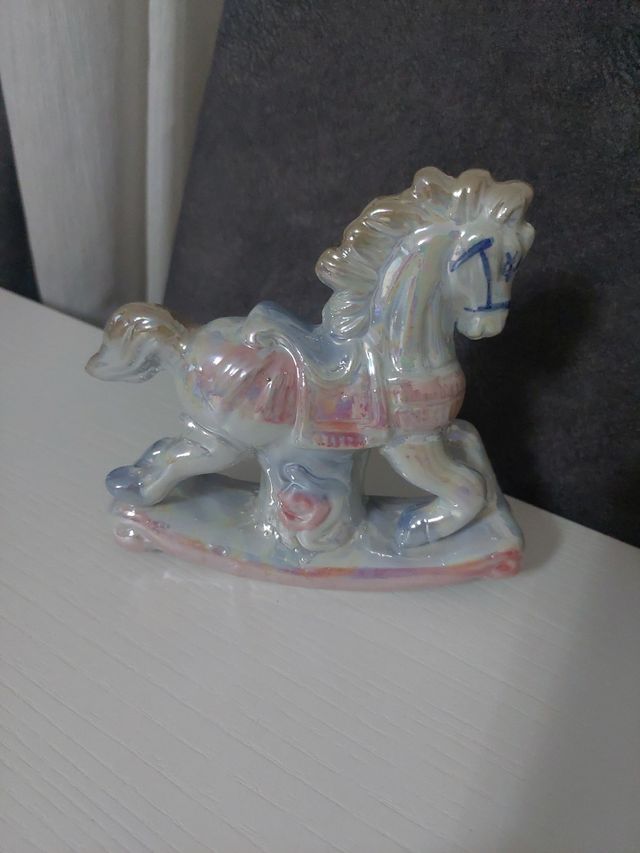 Figura caballo de porcelana antigua