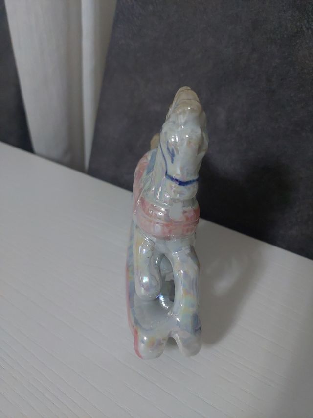 Figura caballo de porcelana antigua