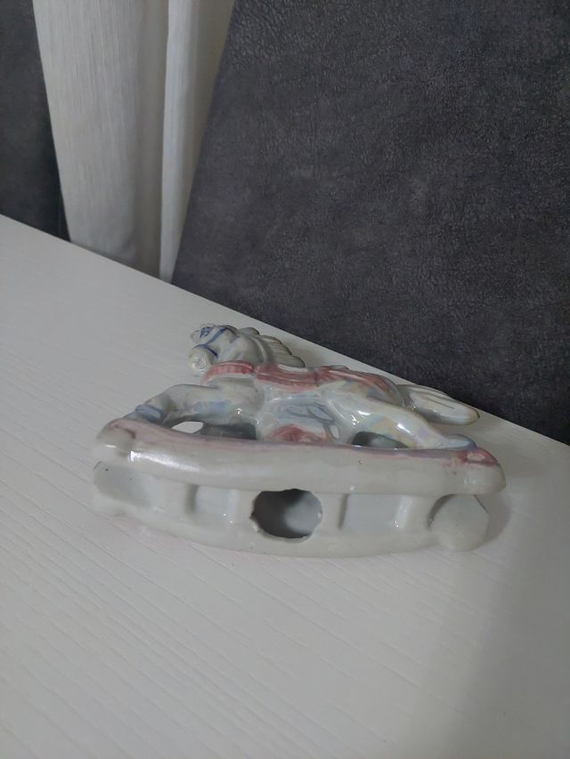 Figura caballo de porcelana antigua
