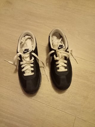 Nike cortez 38 negras de segunda mano por 30 EUR en Hernani en WALLAPOP