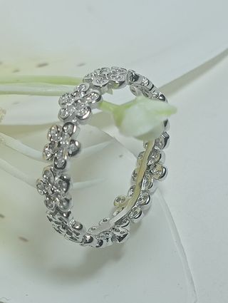 Precioso anillo margaritas plata de ley.