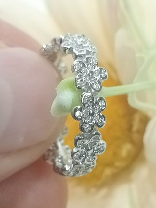 Precioso anillo margaritas plata de ley.