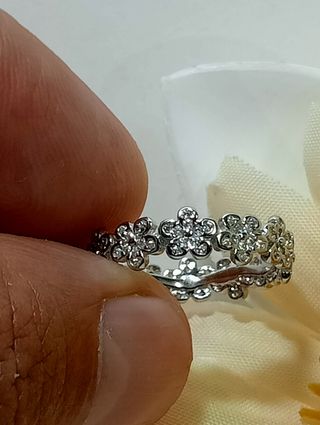 Precioso anillo margaritas plata de ley.