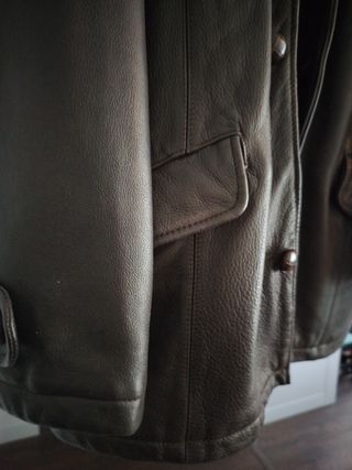 Abrigo de vuelta de muy buena calidad.