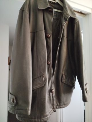 Abrigo de vuelta de muy buena calidad.