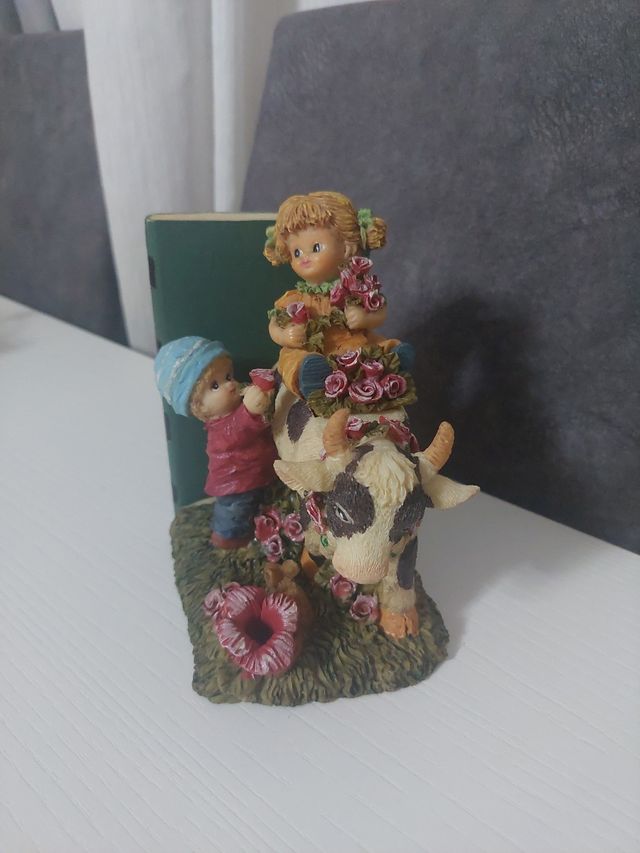 Sujeta libros resina