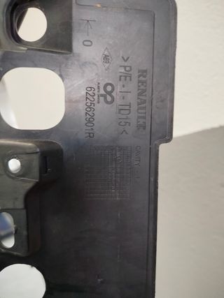 Rejilla delantera Renault Clio iv