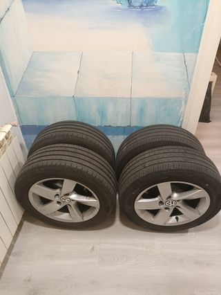 Llantas volkswagen 16" con neumáticos.