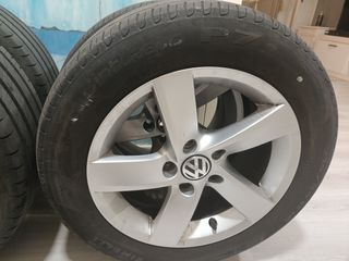 Llantas volkswagen 16" con neumáticos.